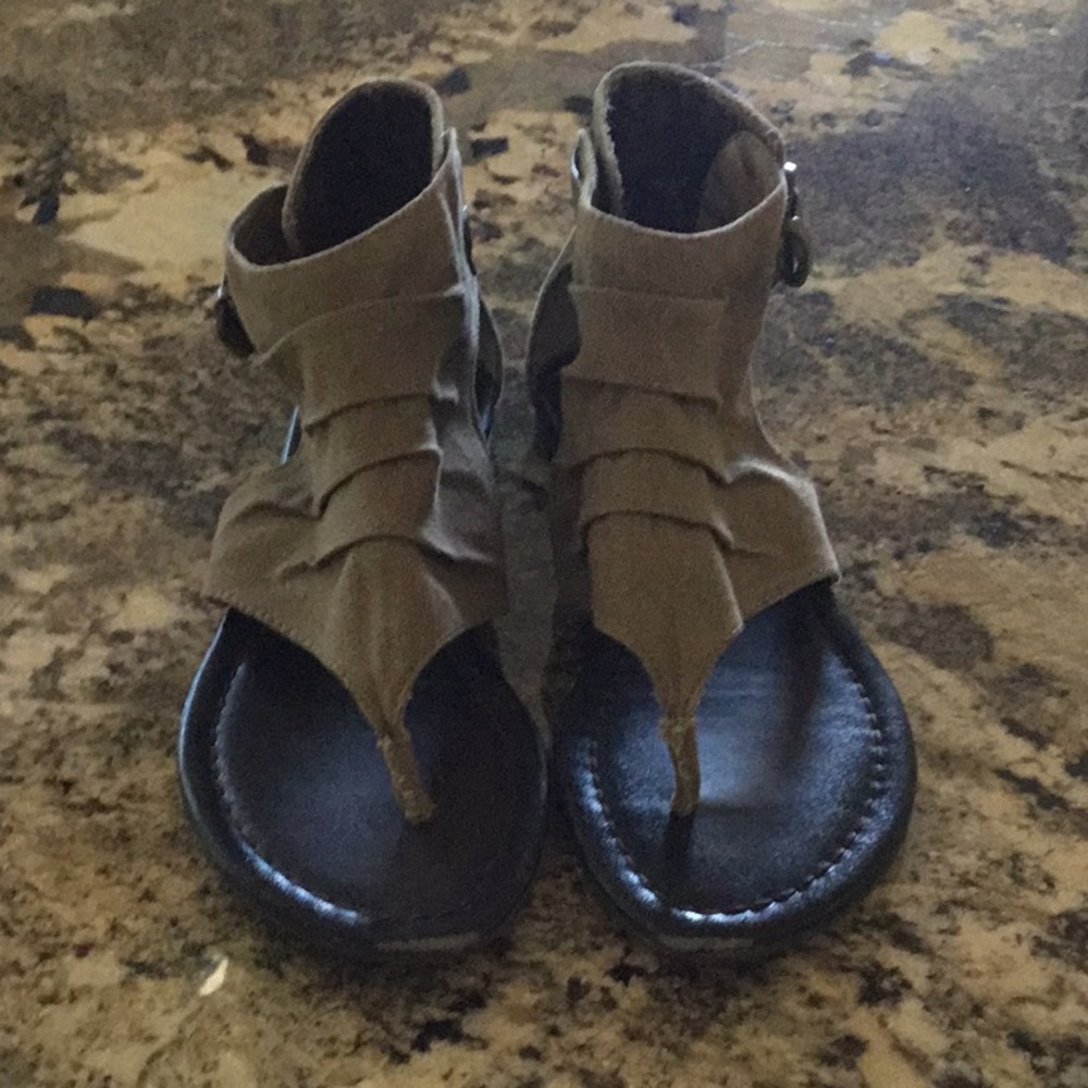 Adorable Nine West ankle sandals